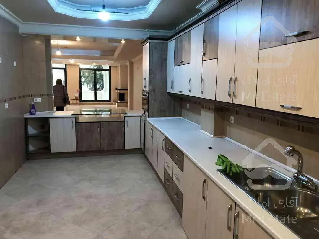 رهن و اجاره آپارتمان ۲۲۰ متری کامرانیه