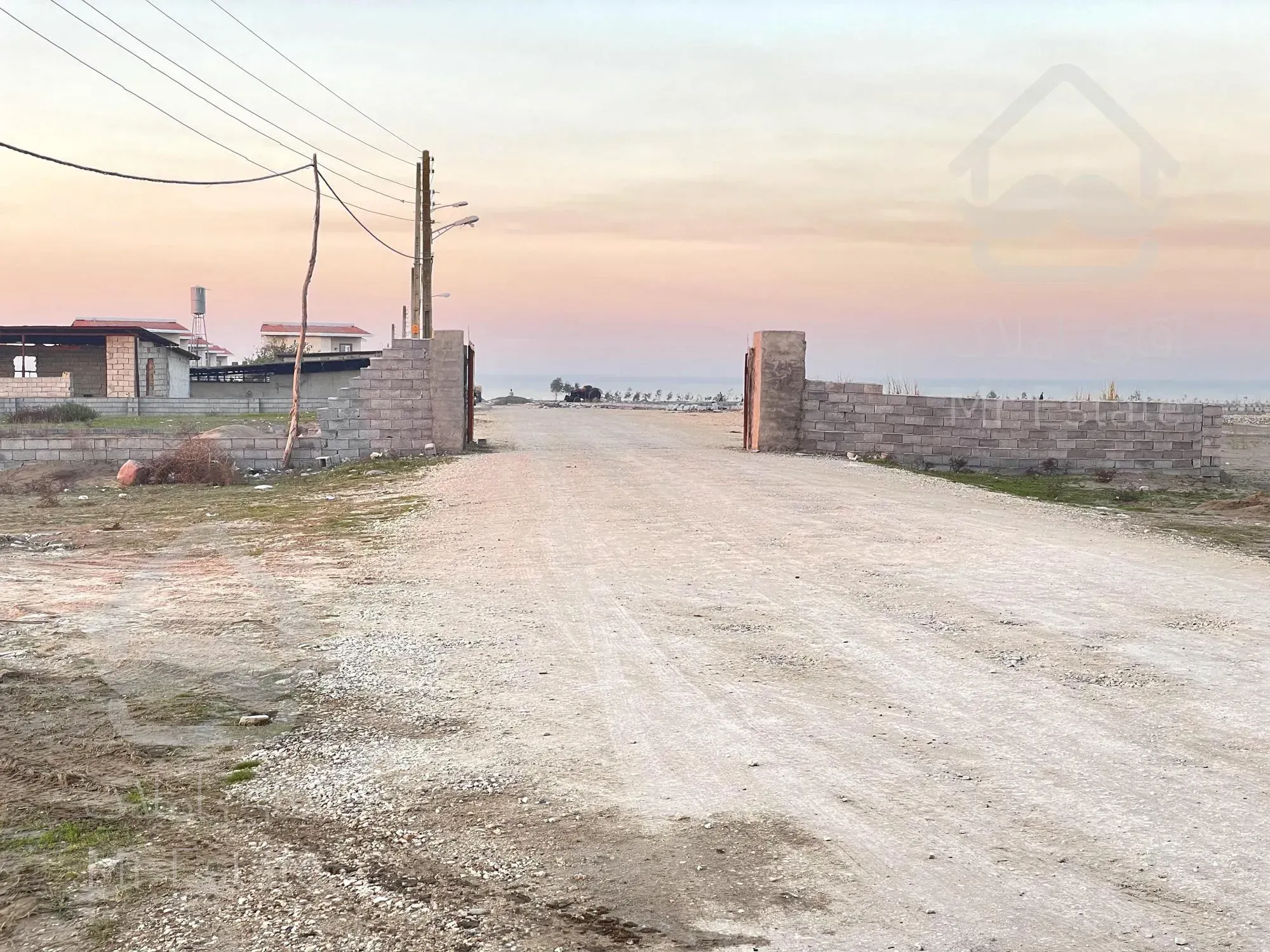 زمین ۲۰۰متری دریا