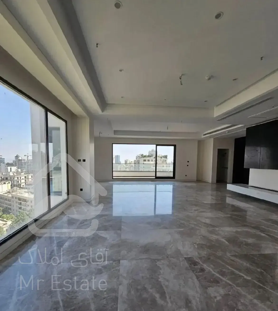 آپارتمان لوکس/ ۱۳۵ متر/ ۳ پارکینگ سندی