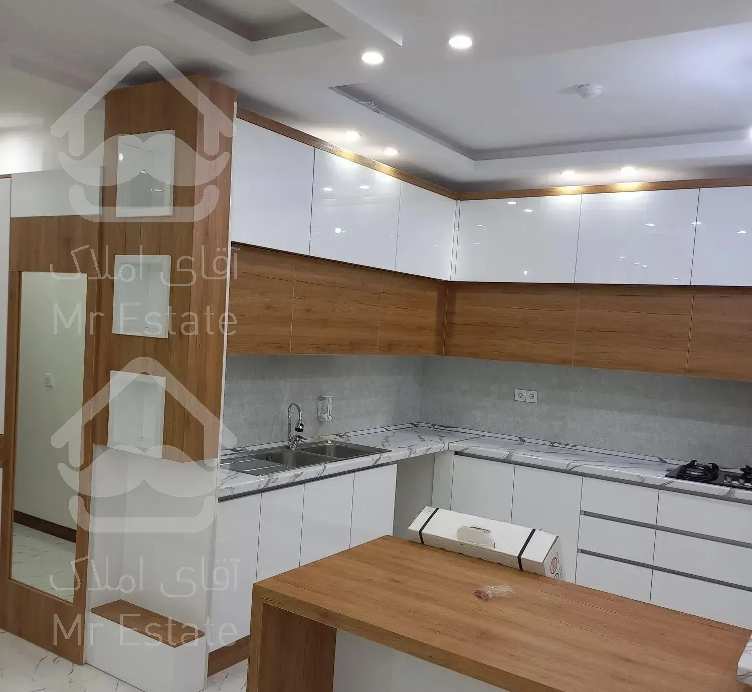 بلوار اردستانی خرازی طبقه ۵ بلوکb1