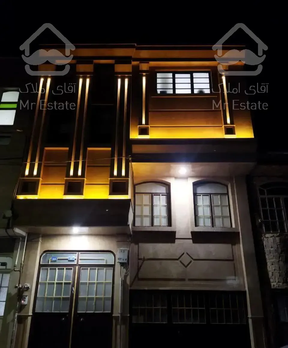 منزل ۸۰ متری دو طبقه و نیم