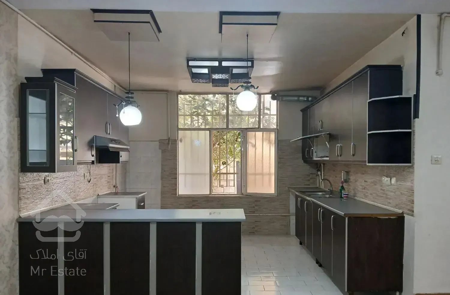 آپارتمان ۱۰۰ متری ۲ خوابه طبقه ۱ در گلشهر