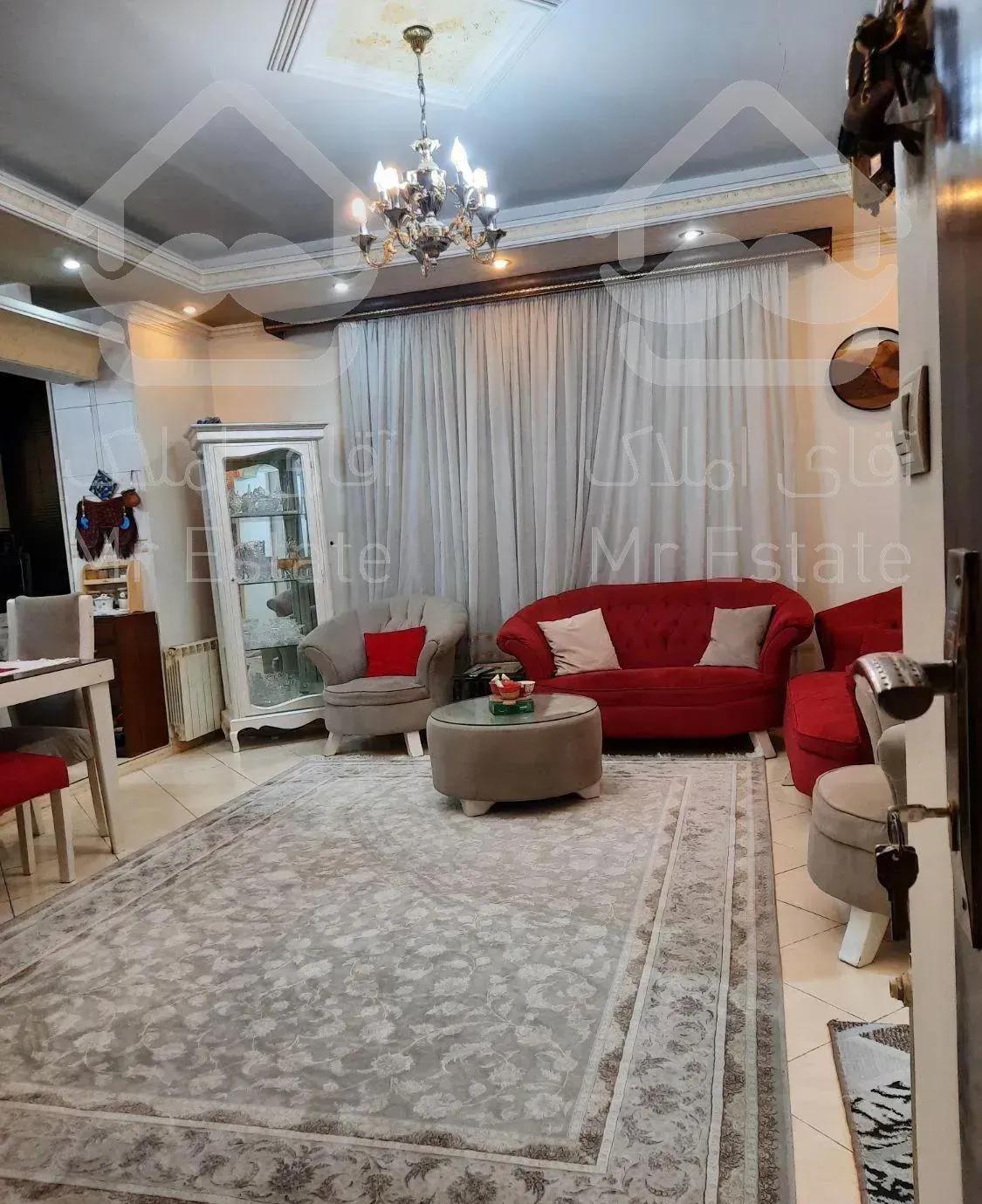 آپارتمان ۷۳ متری ۲ خوابه کاغذ دیواری نقاشی