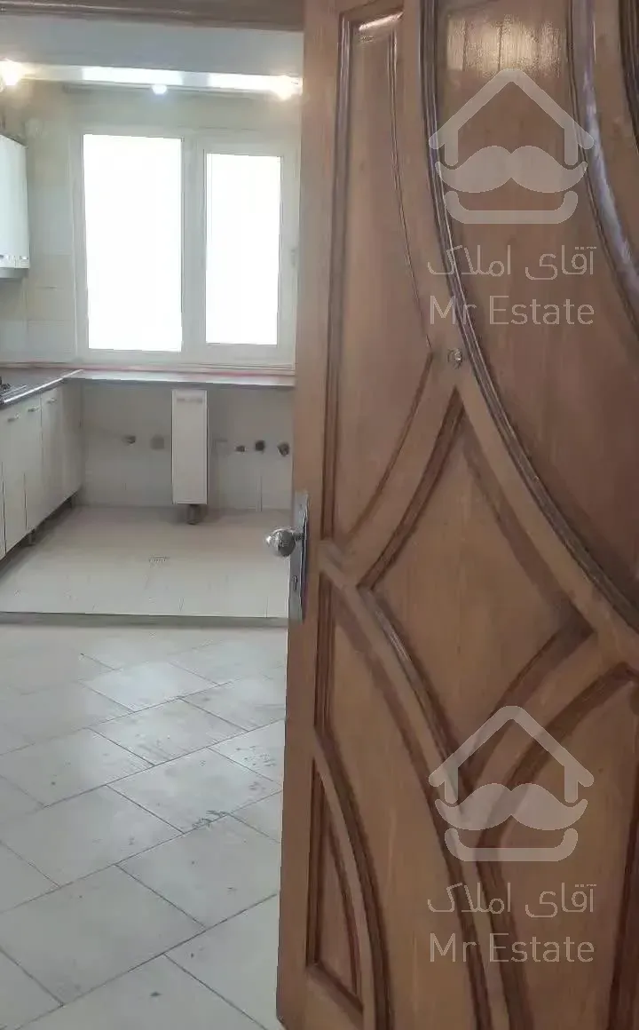 41 متر پیروزی. پیاده پنج دقیقه تا متروی نبرد