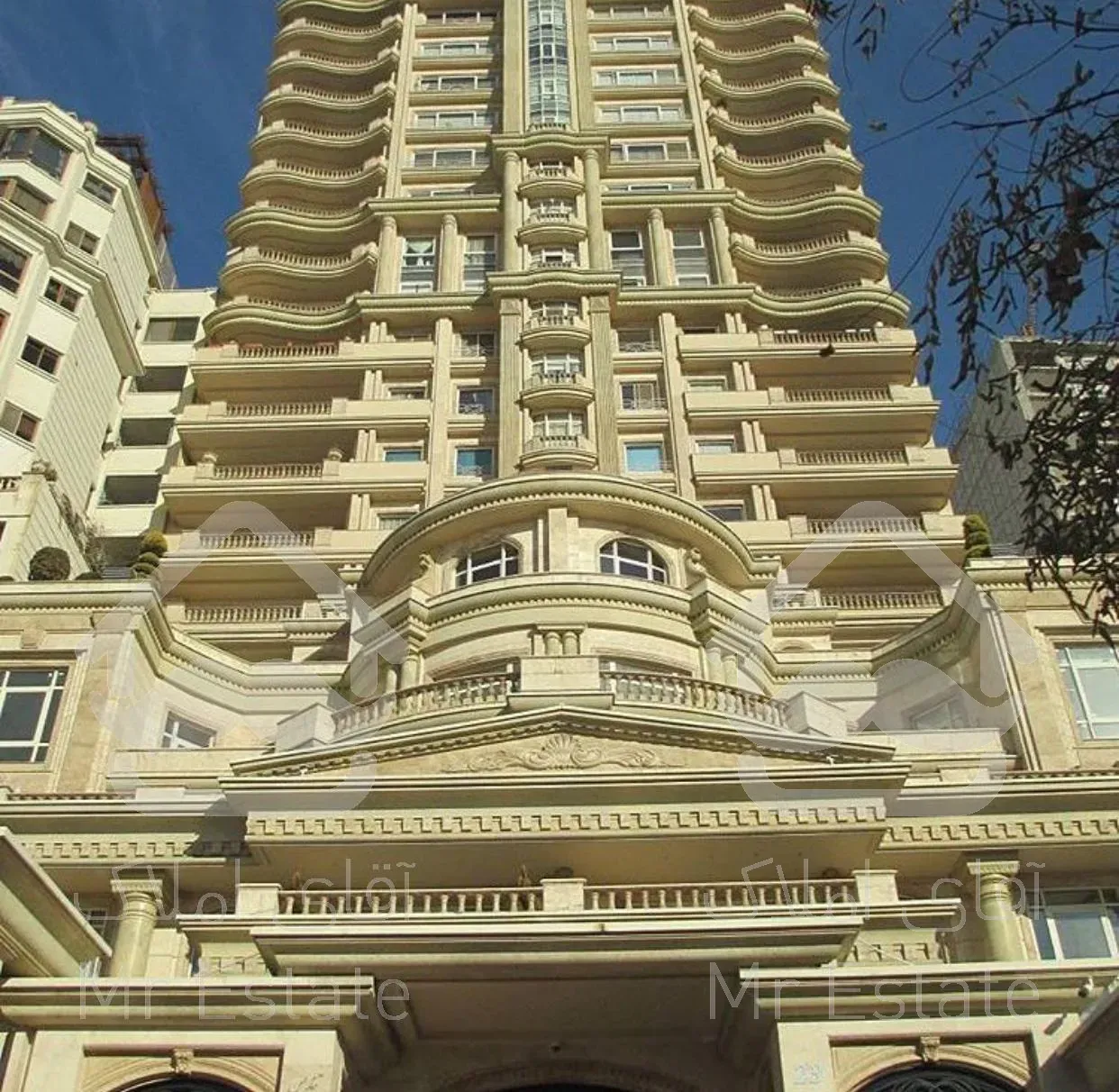 فرمانيه، حياط در آسمان