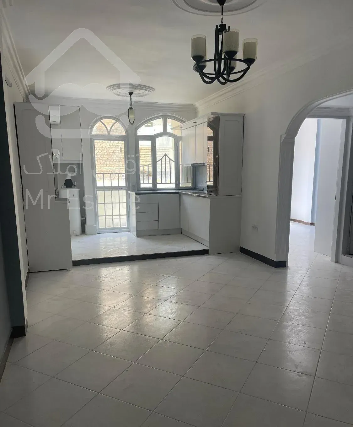 ۷۰ متر بازسازی‌شده با آسانسور (هفت تیر قبل پیروزی)