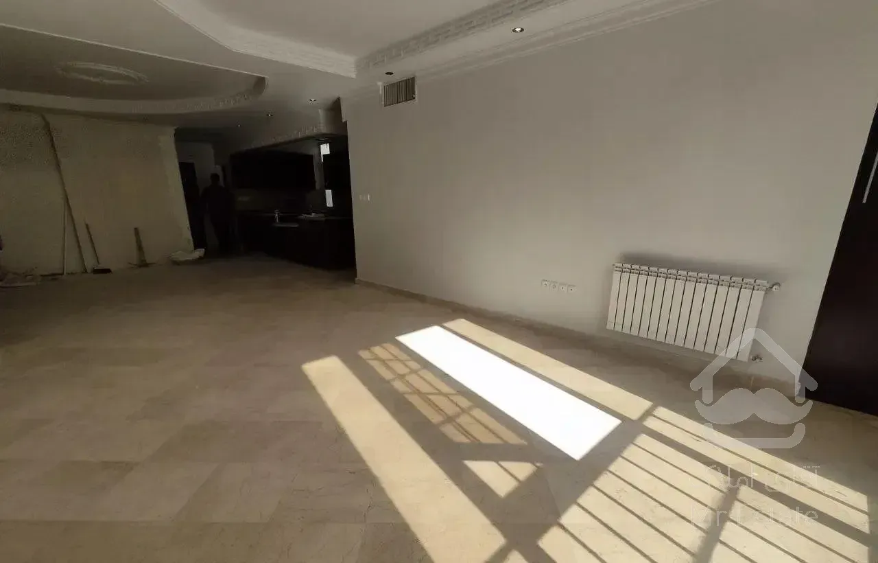 ۹۰ متر ۲ خواب تراورتن سالن پرده خور ویو دار