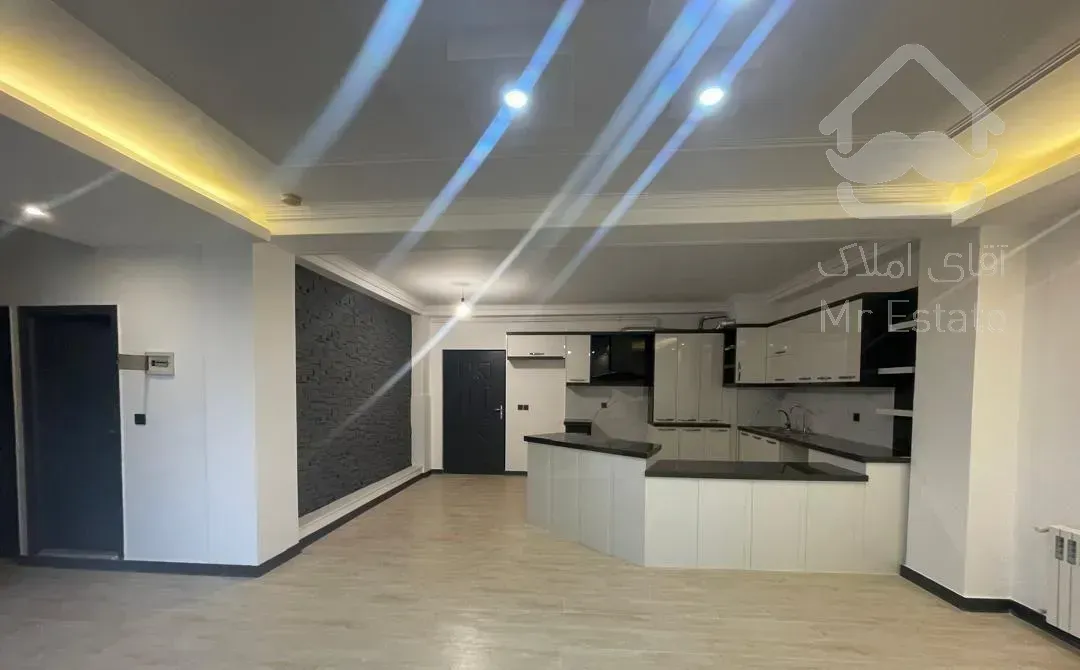 ۱۰۰ متری دیزاین شده نزدیک دریا