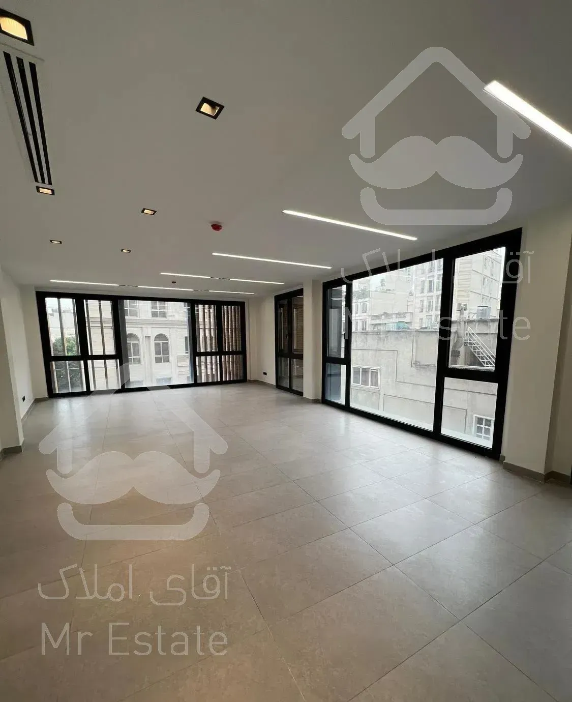 ۱۱۰متر برج برند با ۷۰متر حیاط