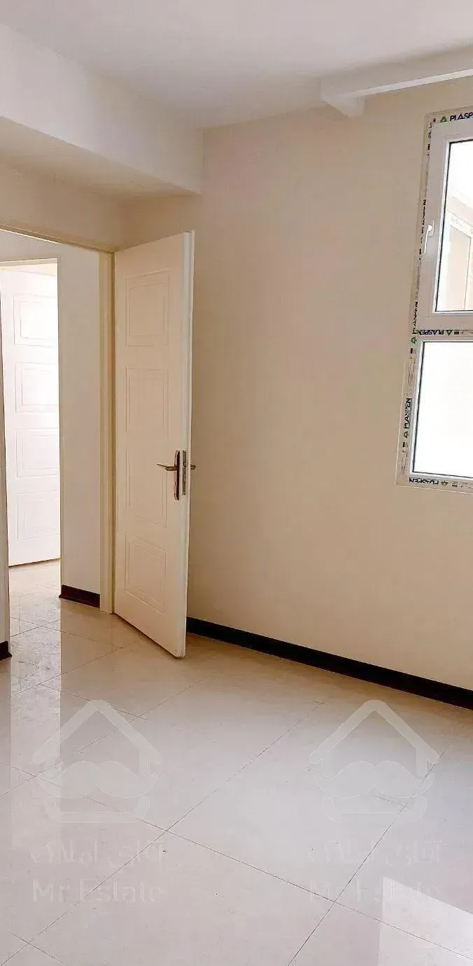 ۱۰۰ متر نوساز پارک لاله