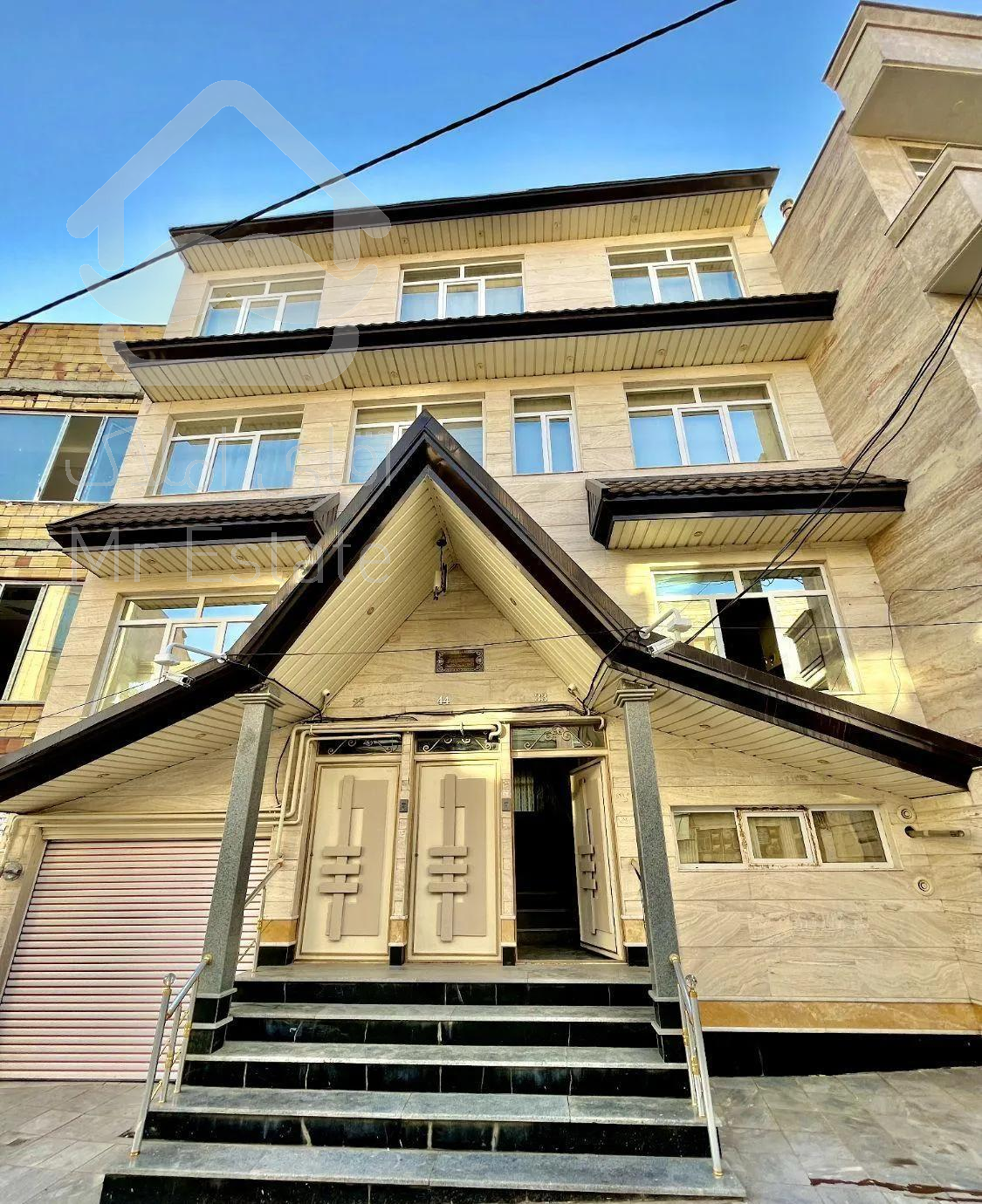 مسکونی ۱۸۰ متر واقع در خیابان بهداری خ میرداماد