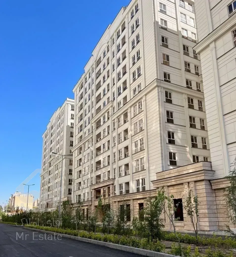 ۲۰۰ متر ۳خواب/برج مجلل/سازنده مطرح/کلیدنخورده