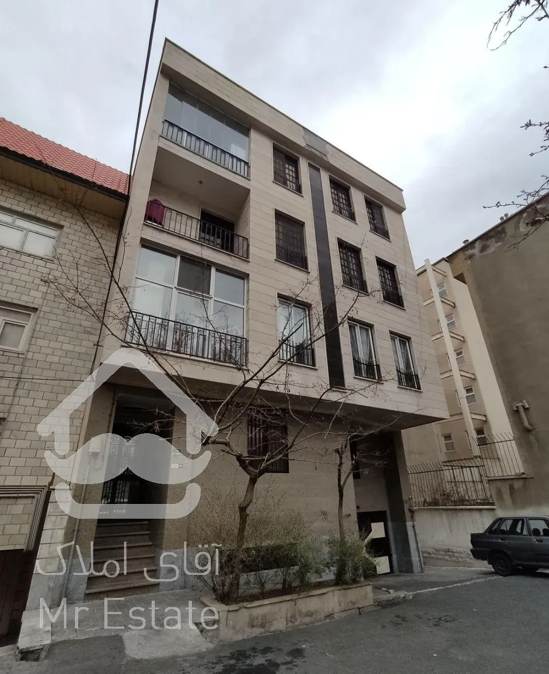 ۸۵ متر ۲خوابه دو پارکینگ در سعادت آباد