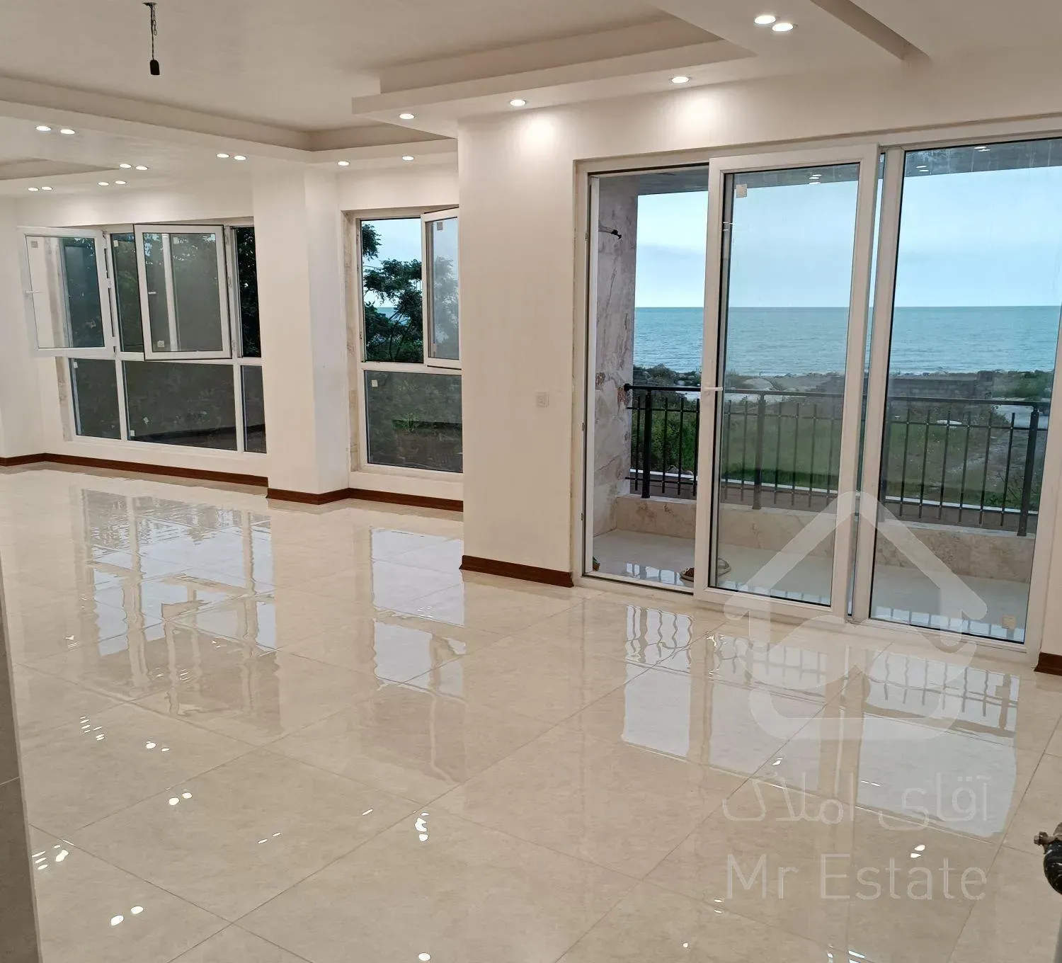 فروش آپارتمان ۱۴۰ متری پلاک یک دریا خ جمهوری