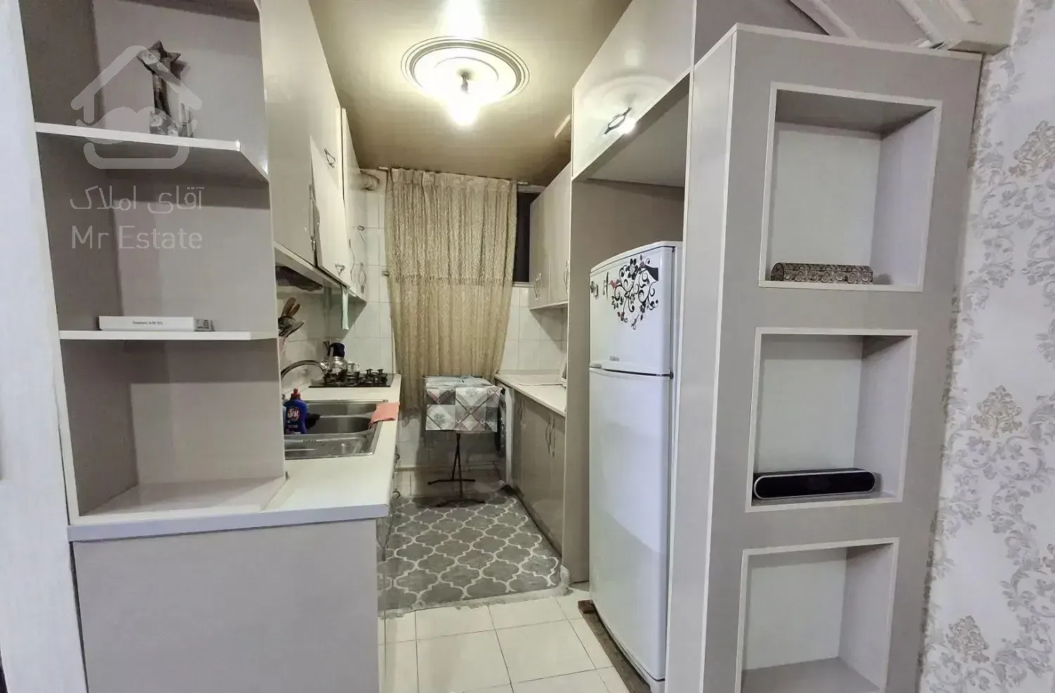 65 متر پارکینگ دار