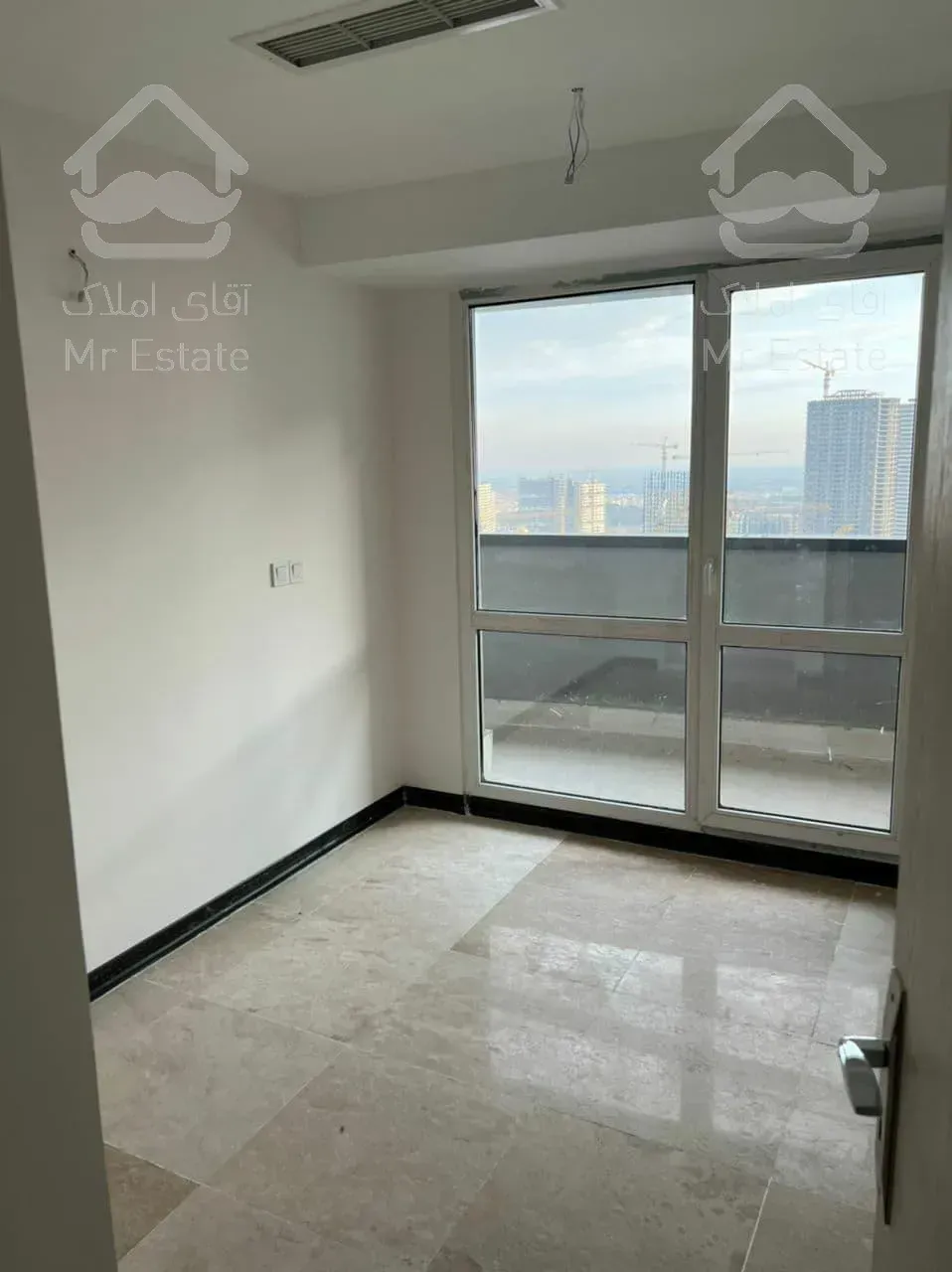 رهن کامل آپارتمان 100 متری در پهنه بی شهرک چیتگر