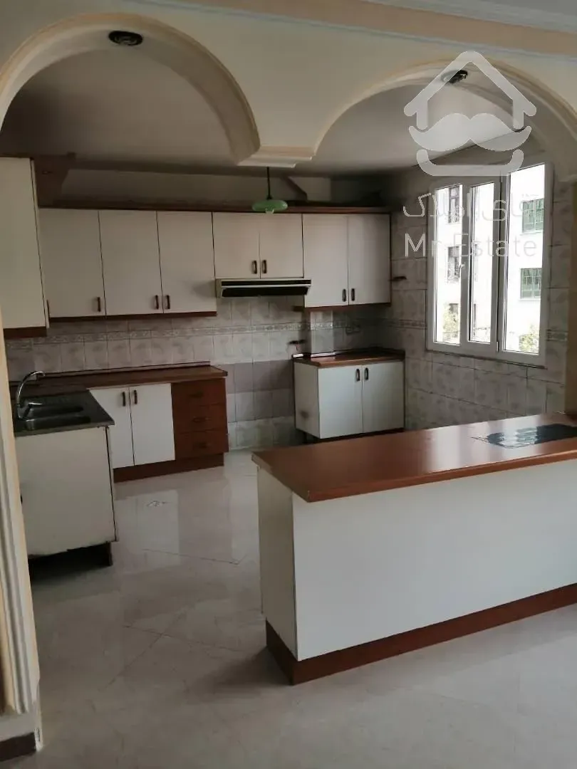 آپارتمان ۱۴۰ متری لوکیشن عالی نورگیر