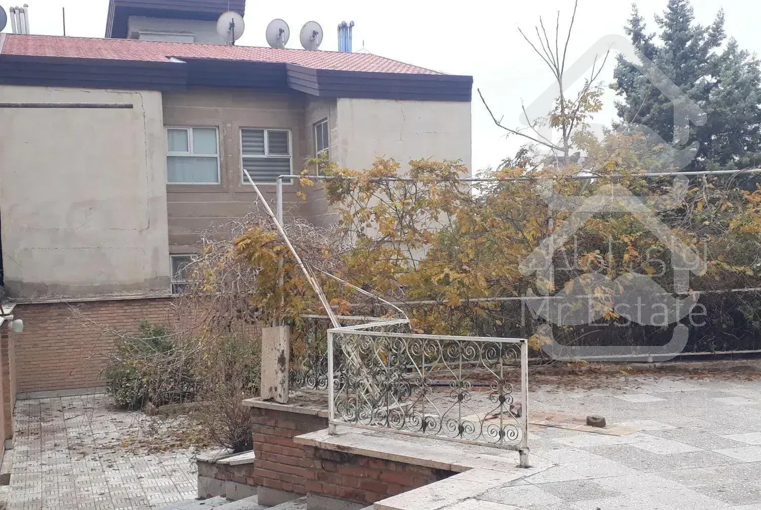 ۸۰۰متر در شهرک دانشگاه شریف