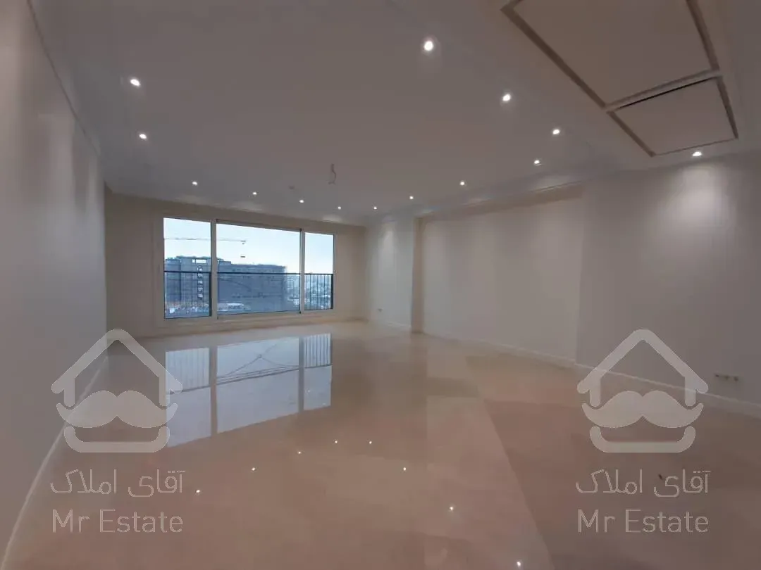 ۲۴۰ متر/۳ خوابه/برج برند