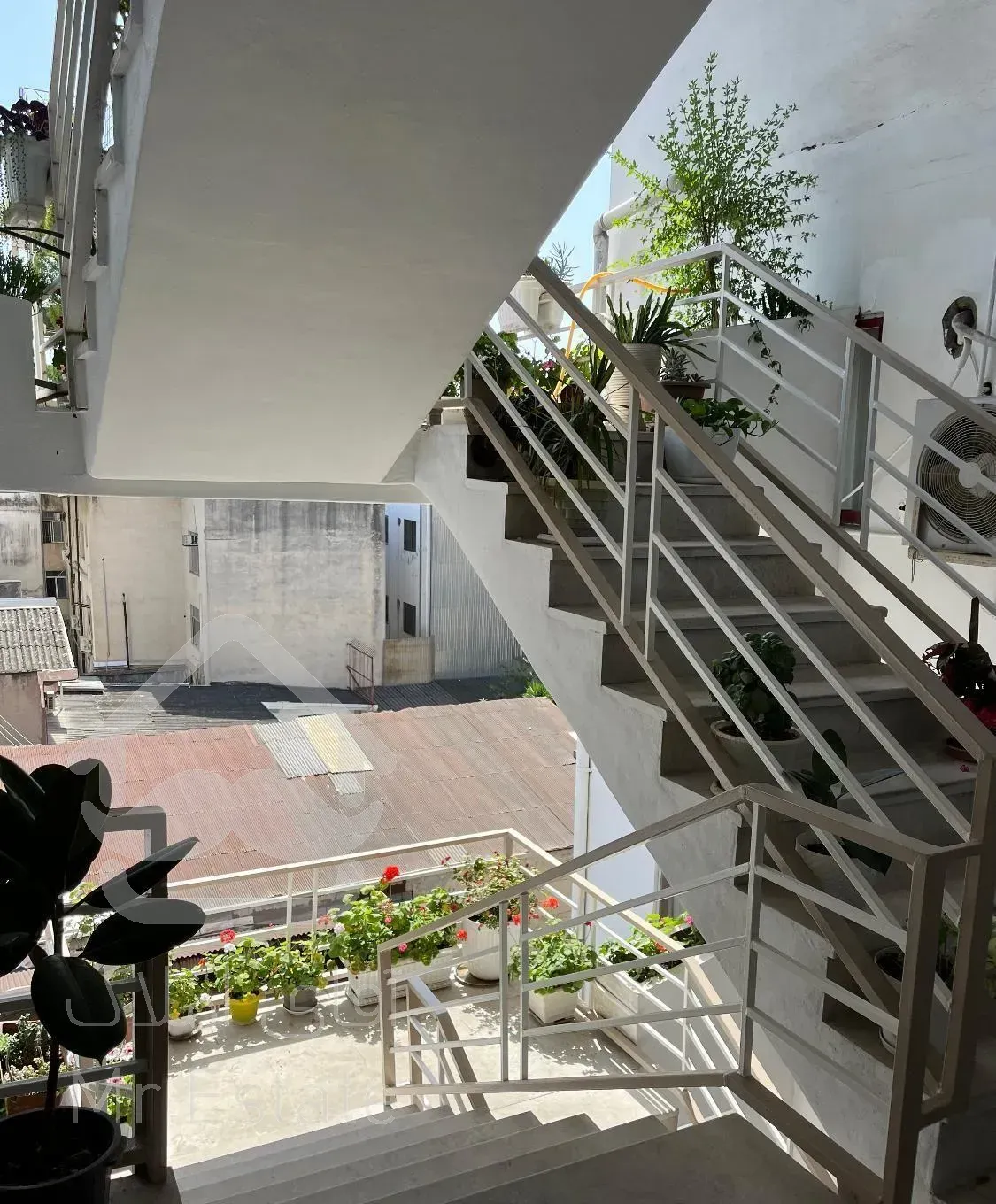 فروش آپارتمان کامل بازسازی شده بسیاز تمیز و مرتب