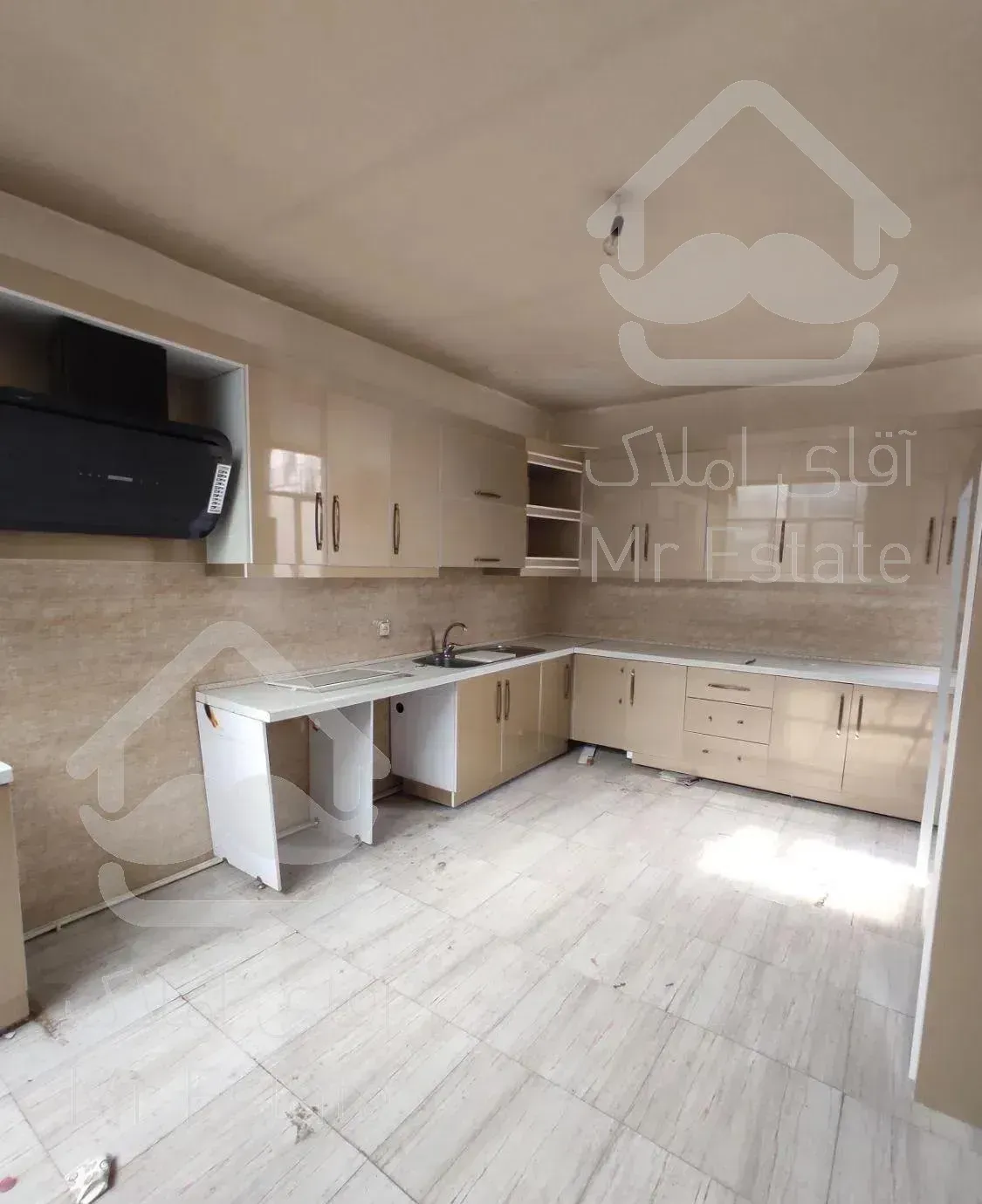 آپارتمان ۴خواب قدیمی نورگیر  تکواحدی