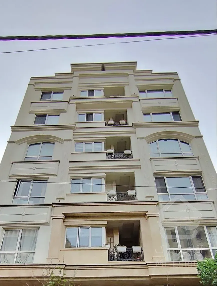 آپارتمان ۱۳۰ متر فرمانیه شرقی