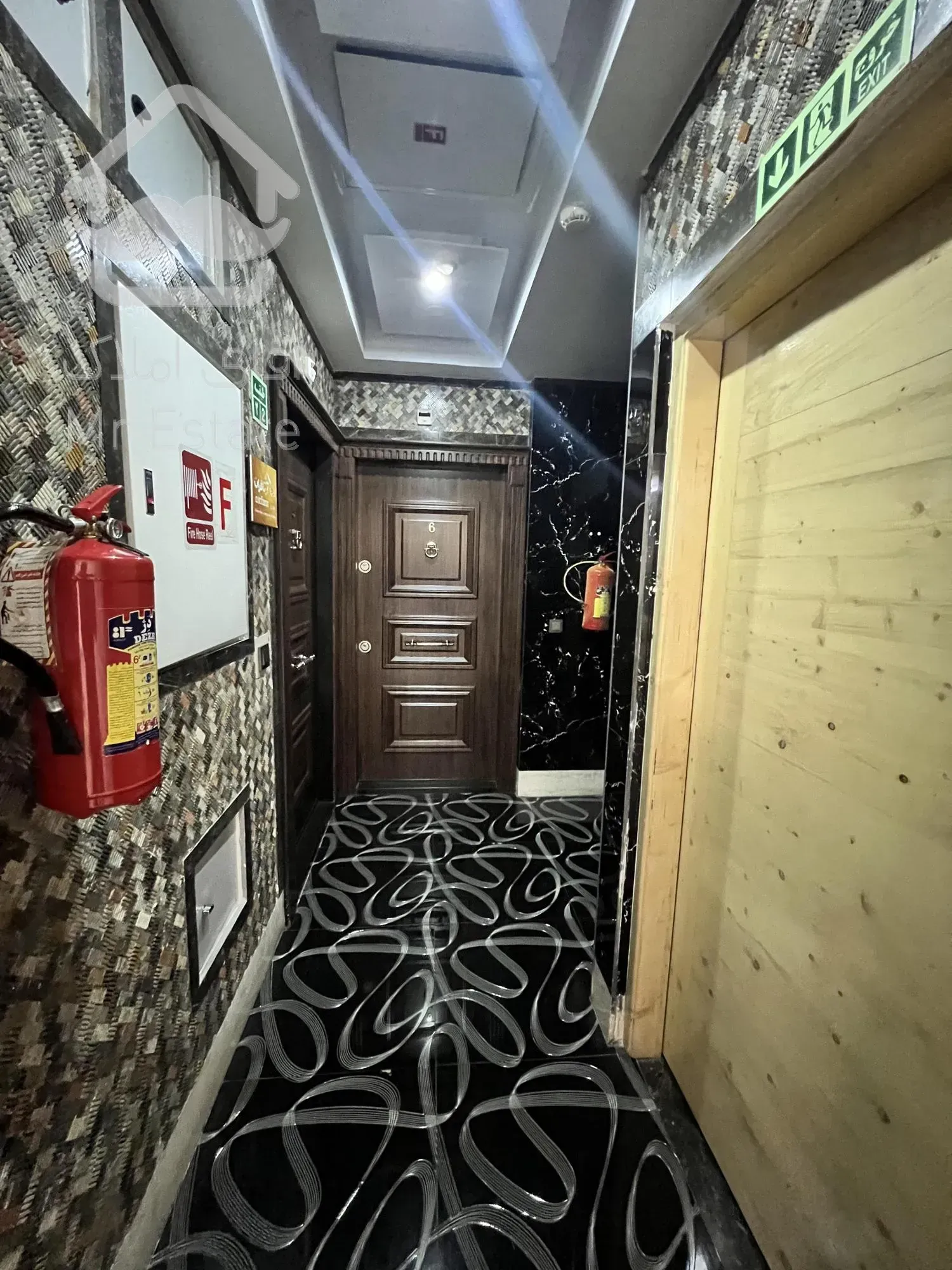 ۷۵ متر سند اداری میرداماد