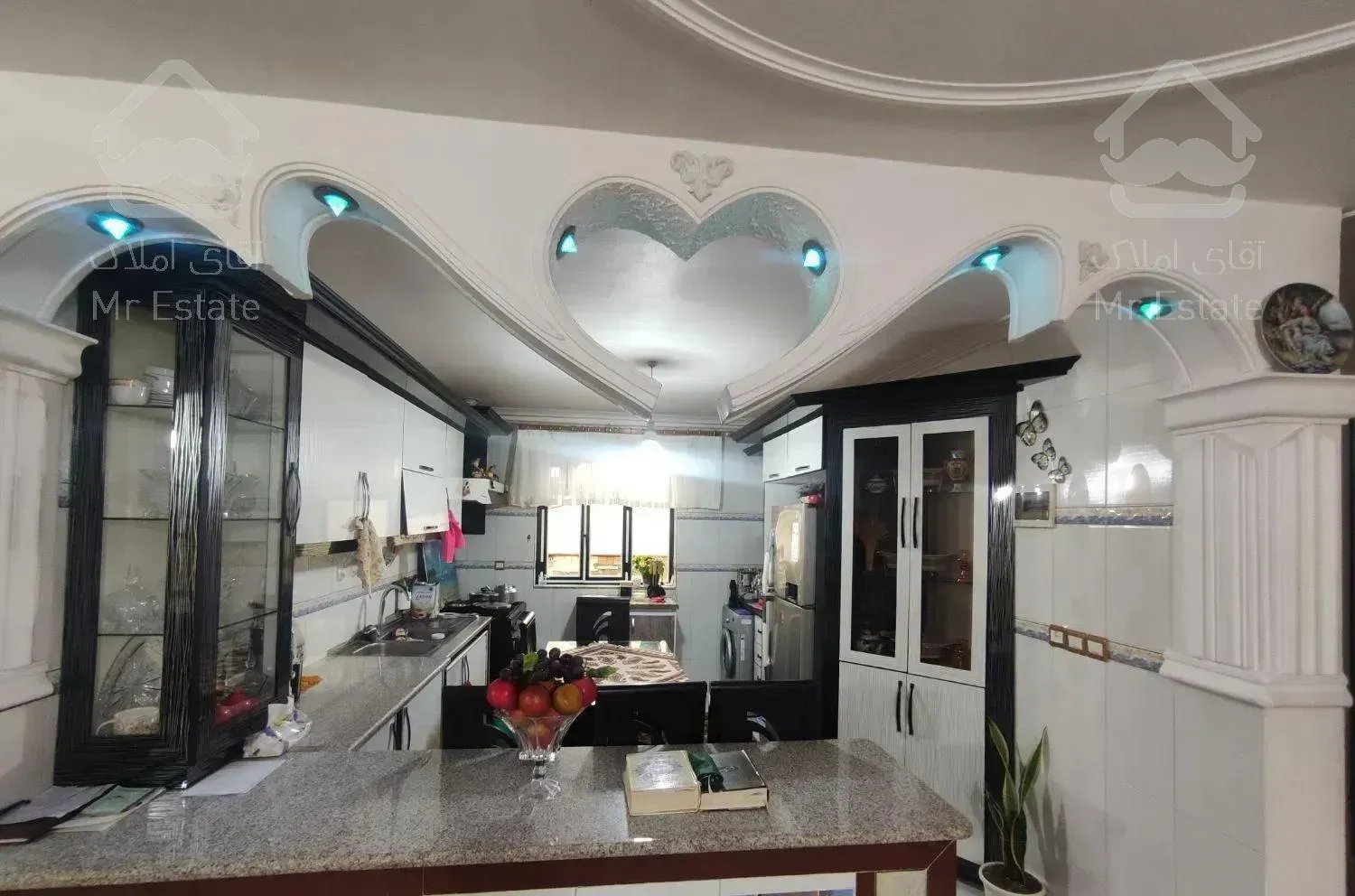 فروش ویلایی۳۰۰متر در ۳طبقه،میدان‌نماز