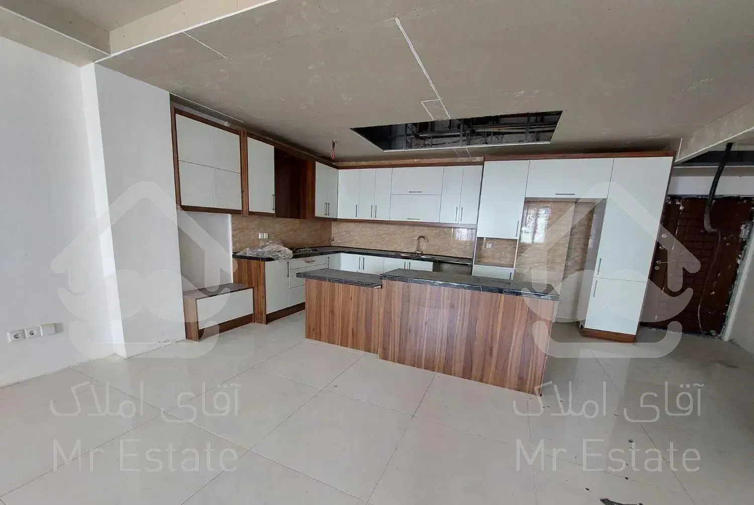 کلیدنخورده ۱۳۰متر۳خواب بدون مشرف