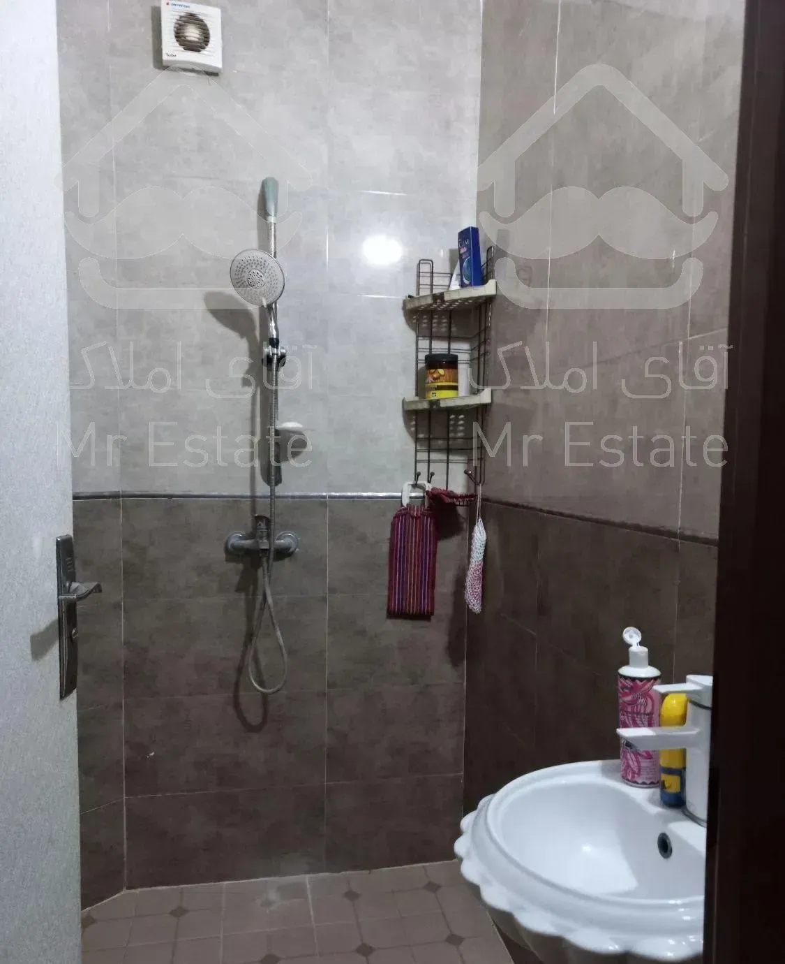 واحد۱۲۵متری۳خواب طبقه بالای ویلایی