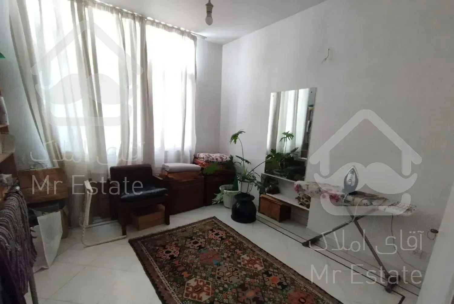 ونک ۲۰۰ متر روبه آفتاب/ ۳ خوابه (۱۰۰ متر قدرالسهم)