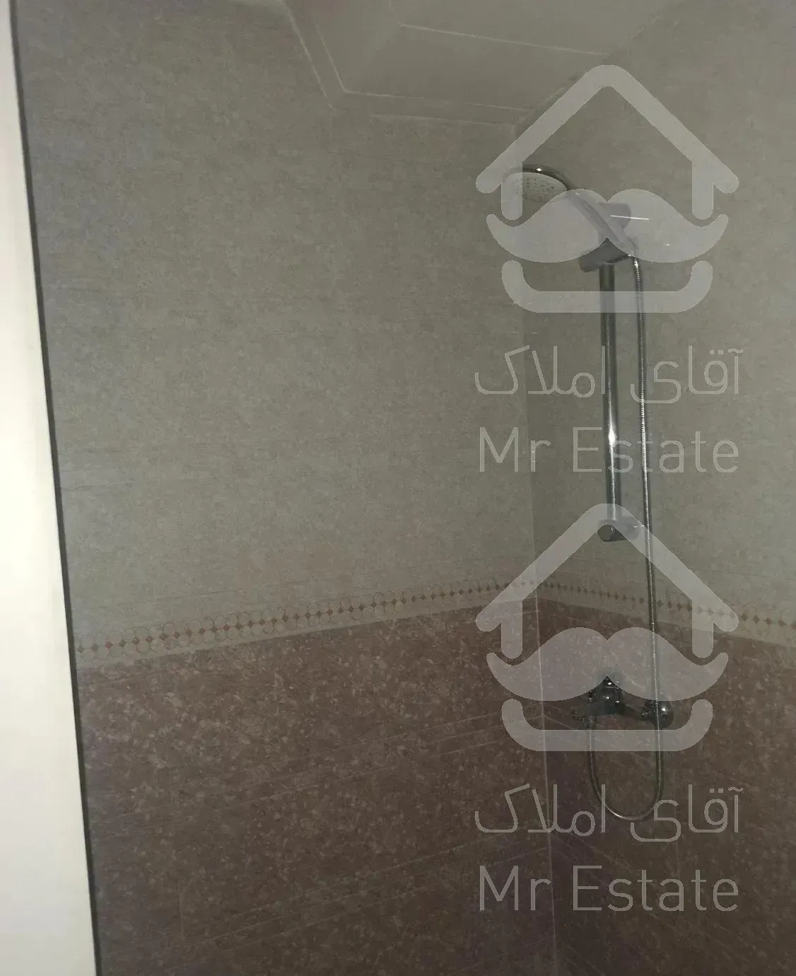 سه خوابه شیک با پارکینگ و انباری