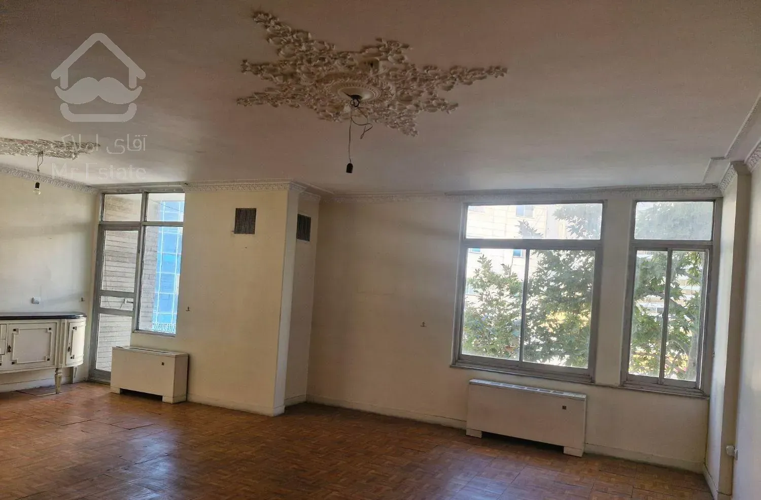 ۱۳۰ متر، تراس قابل چیدمان، نور و ویو