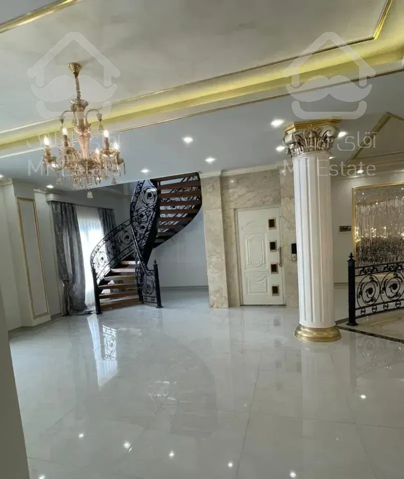 ابر ویلای کلاسیک 800 متری با متریال مدیترانه‌ای