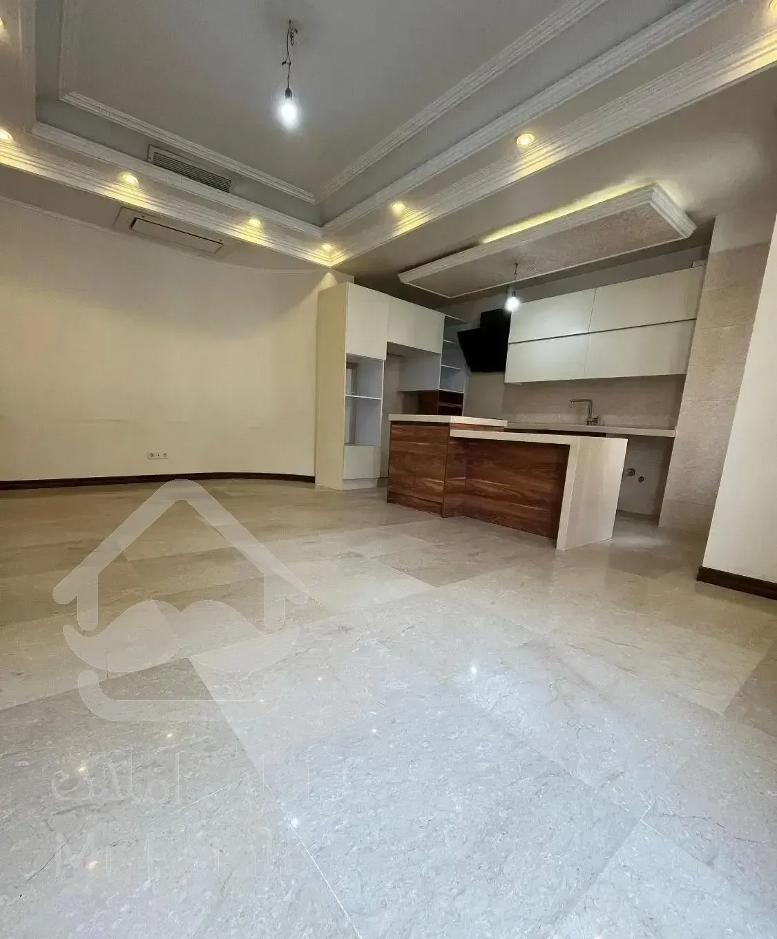 ۸۰ متر آپارتمان فول امکانات/قاب میدان تاپ