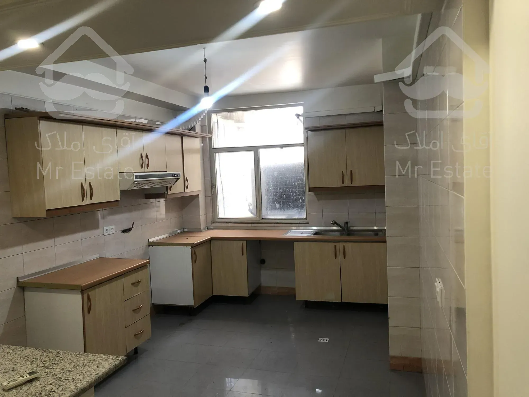 آپارتمان ۱۳۰ متر ۲ خواب خیابان ونک