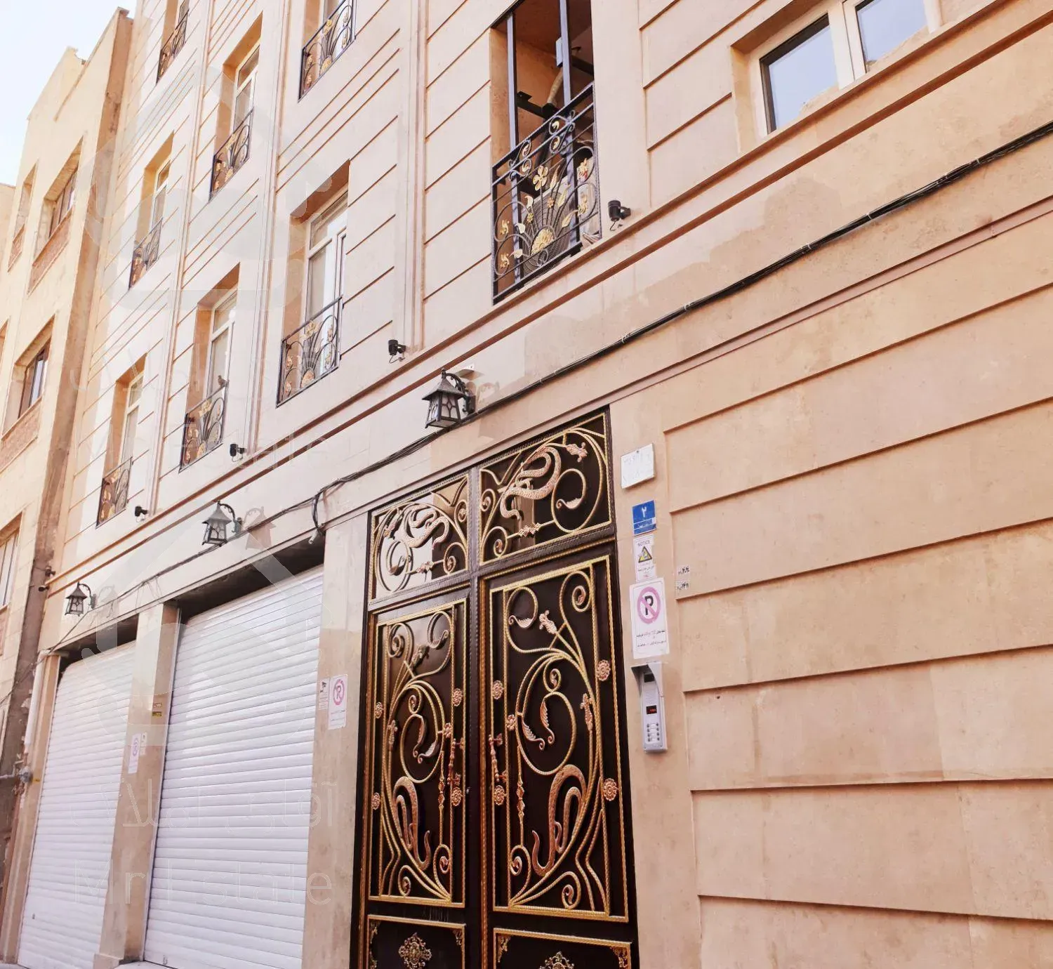 آپارتمان 93 متر غرق نور