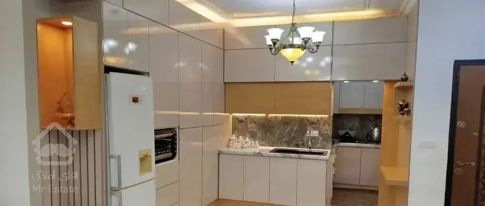 آپارتمان۱۱۰متری خ تهران آزادی وام دار