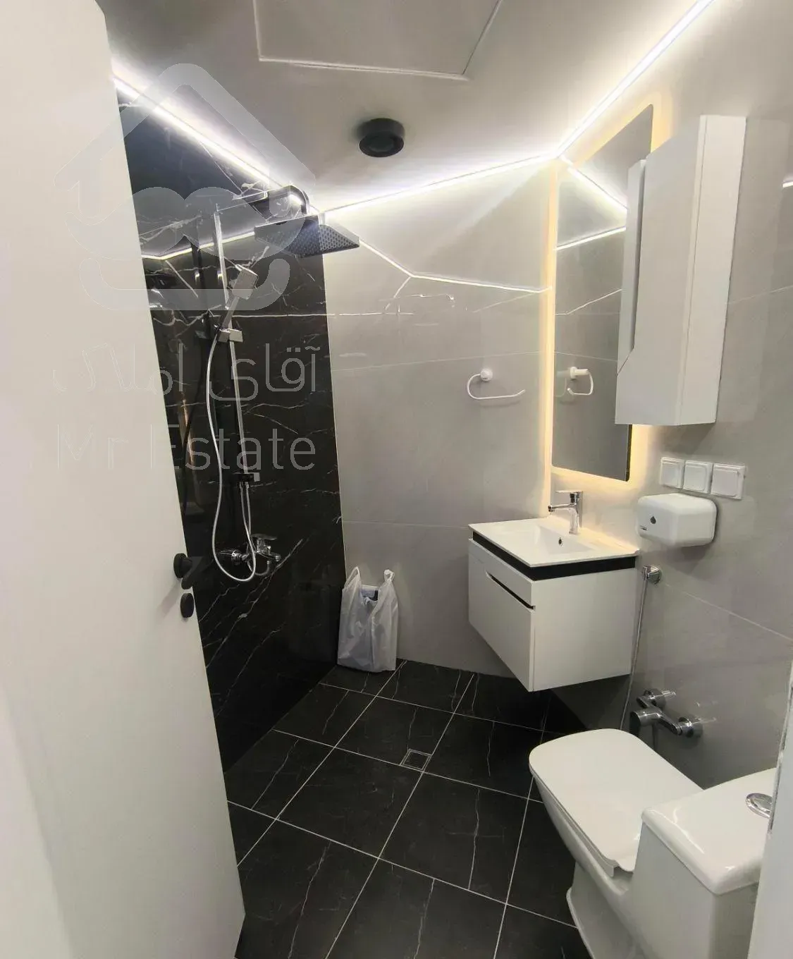 ۸۶متربرج لوکس الماس شیشه ای دریاچه‌ چیتگر ایرانمال