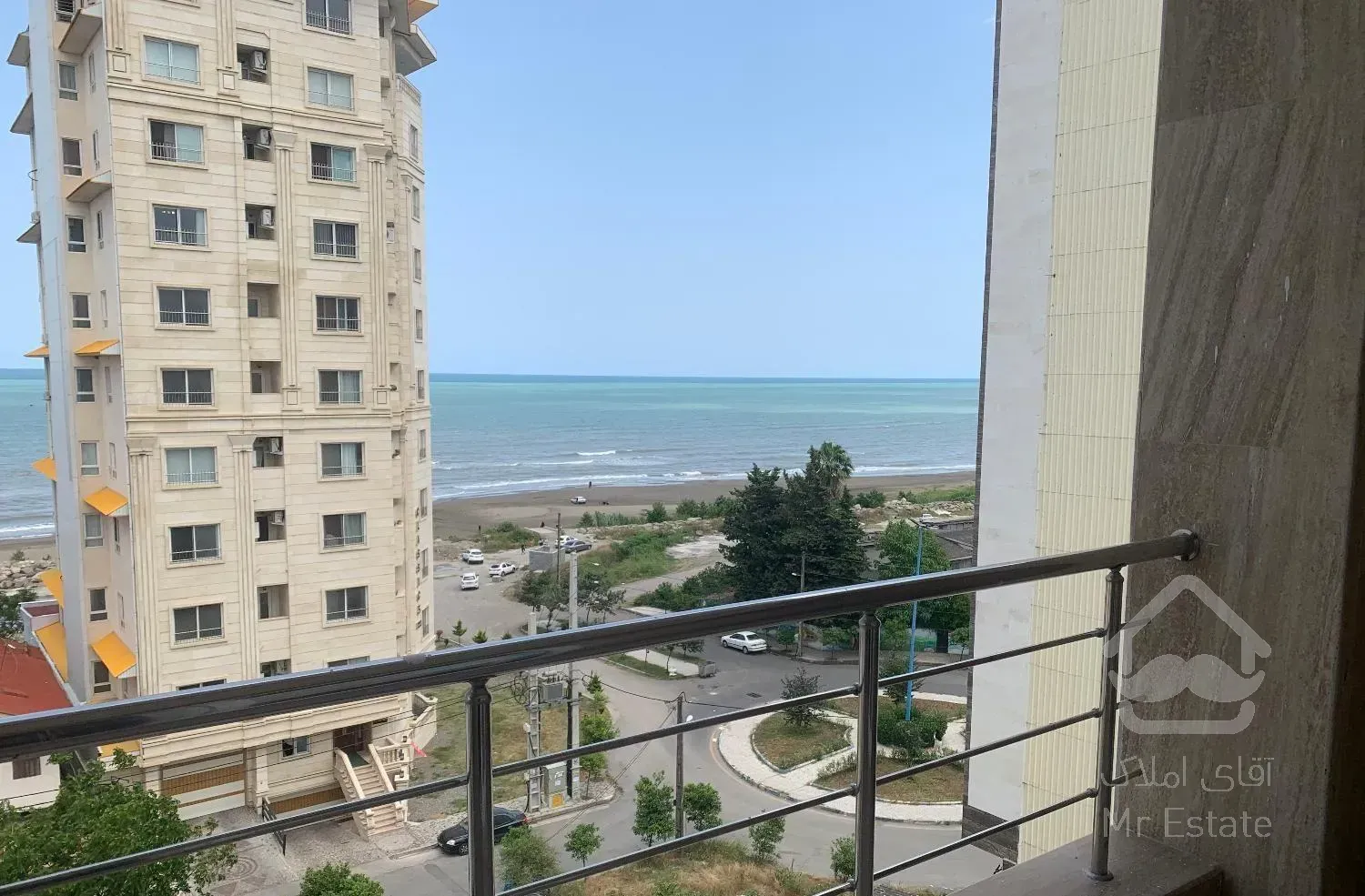 فروش آپارتمان واقع در ساحل طلایی با ویو دریا