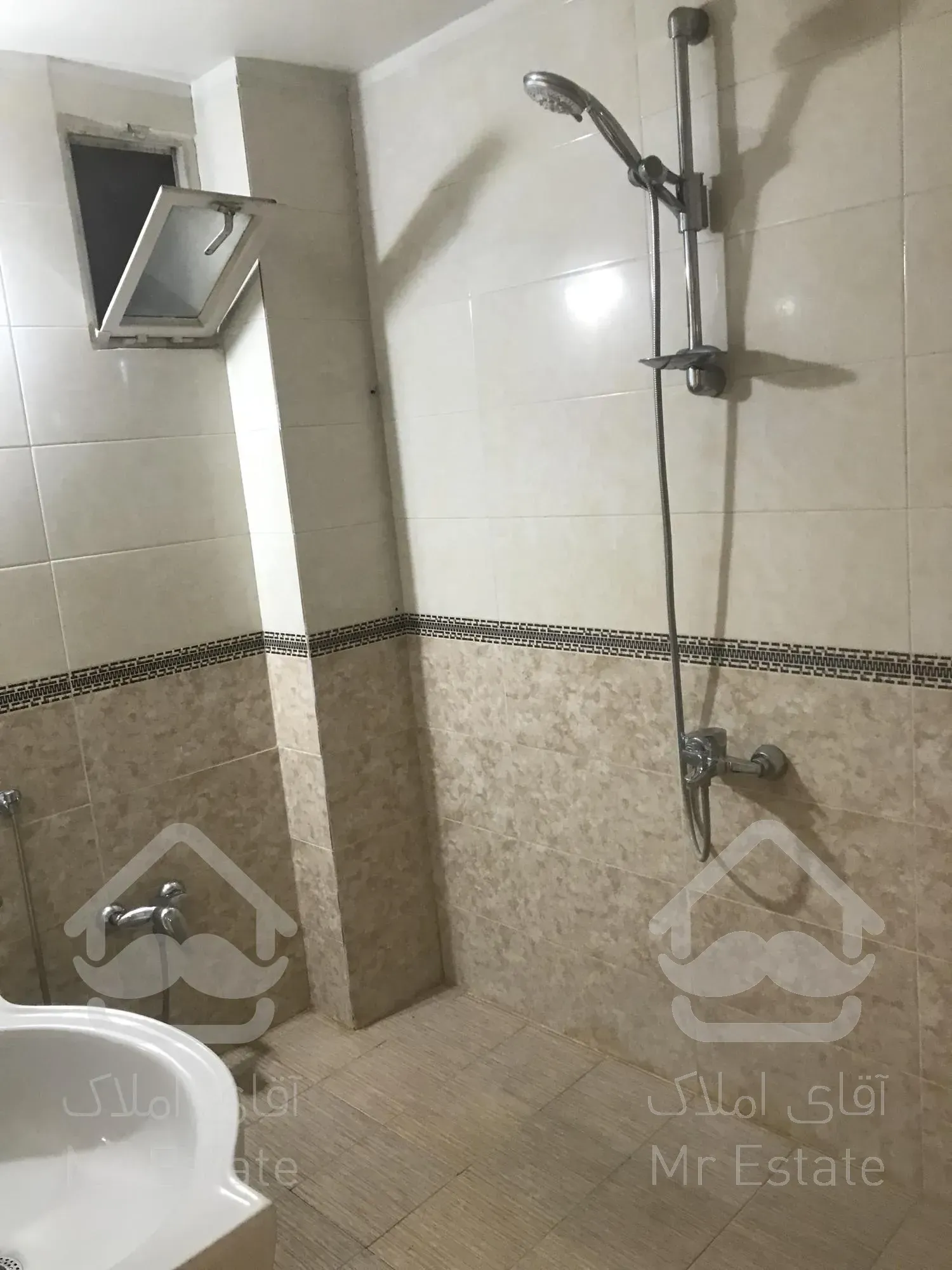 ۱۱۰ متر گلستانها/رهن کامل/فول/پارکینگ حیاط