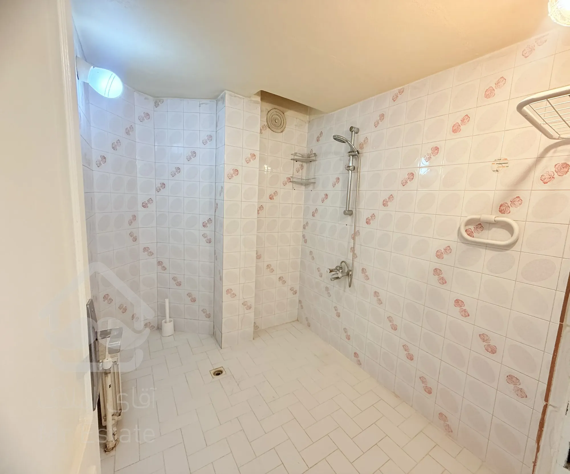 آپارتمان 135 متر 2خواب ،نورگیر عالی،بسیار خوش نقشه