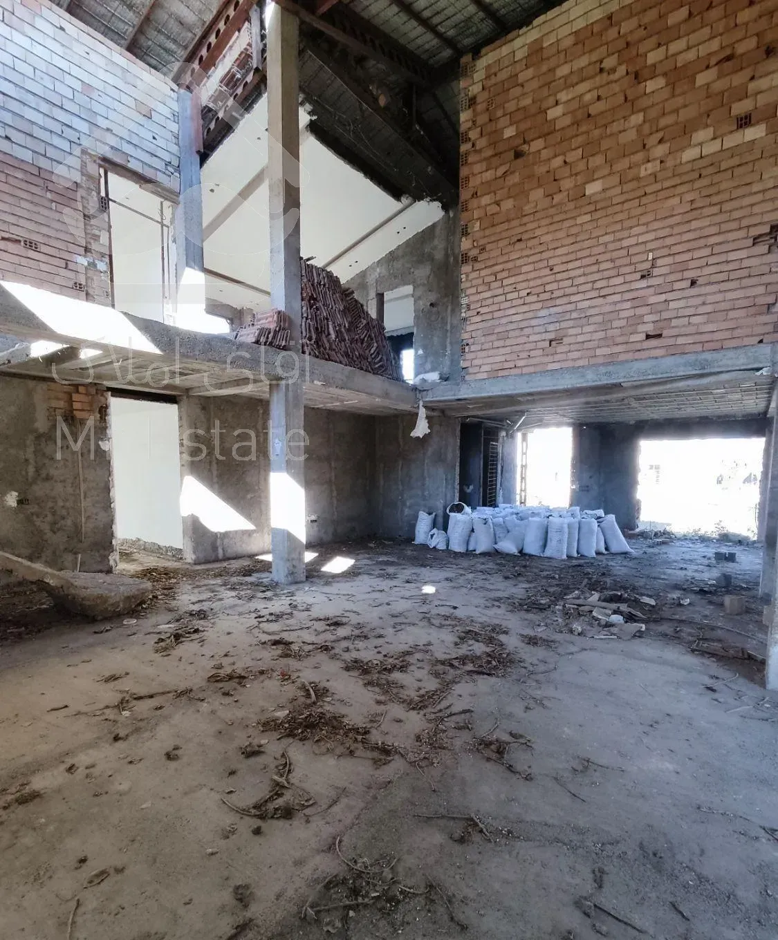 فروش ویلا نیمه کاره خزرشهر جنوبی 1100متری