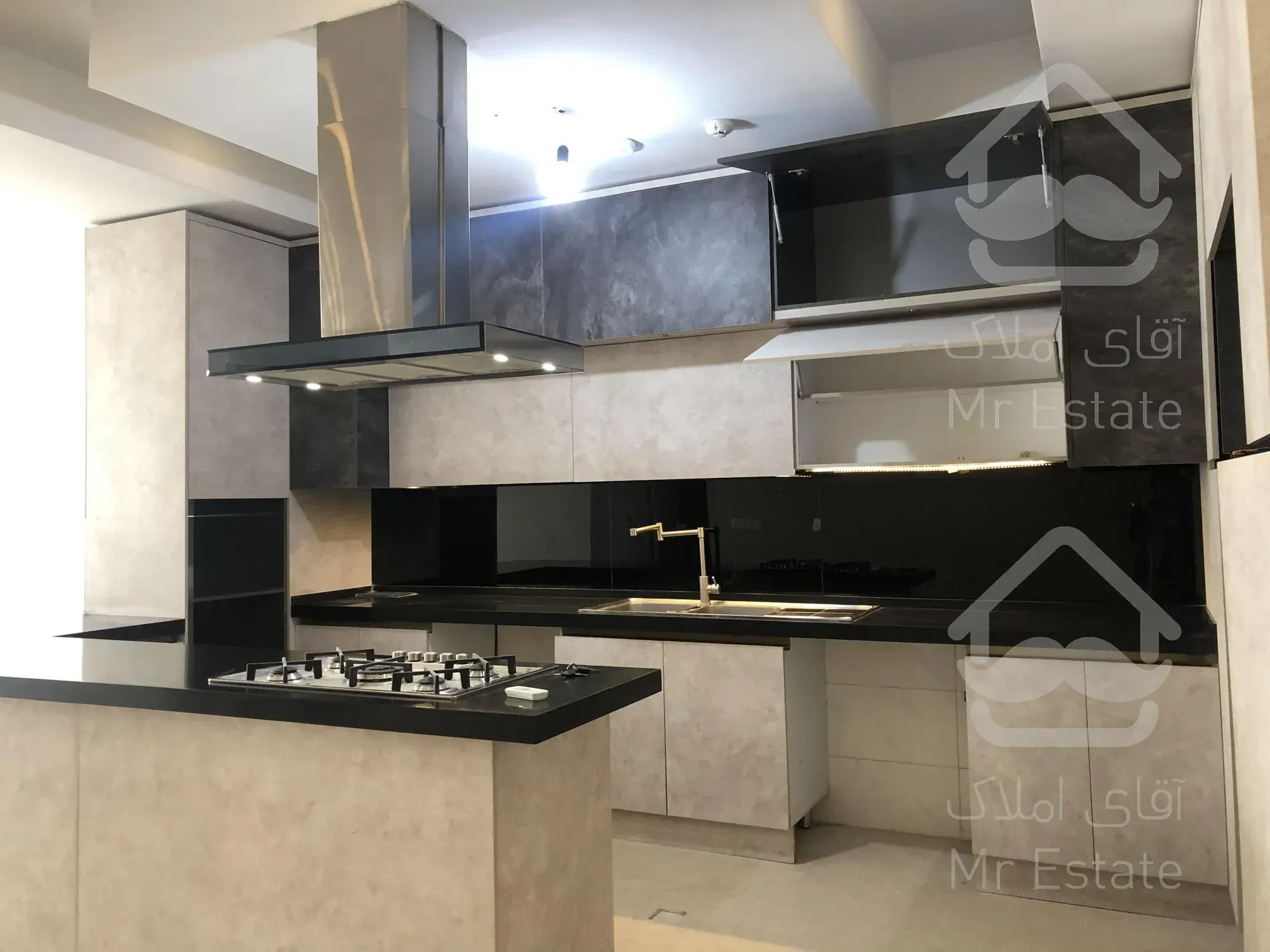 رهن و اجاره آپارتمان سه خوابه آجودانیه