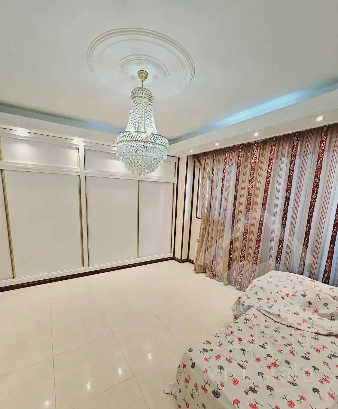 ۱۱۴ متر قدرالسهم دار روبه افتاب/اباذر گلدشت