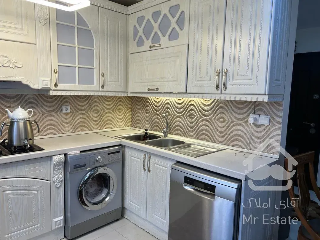 ۹۲ متری فول امکانات سالن پرده خور