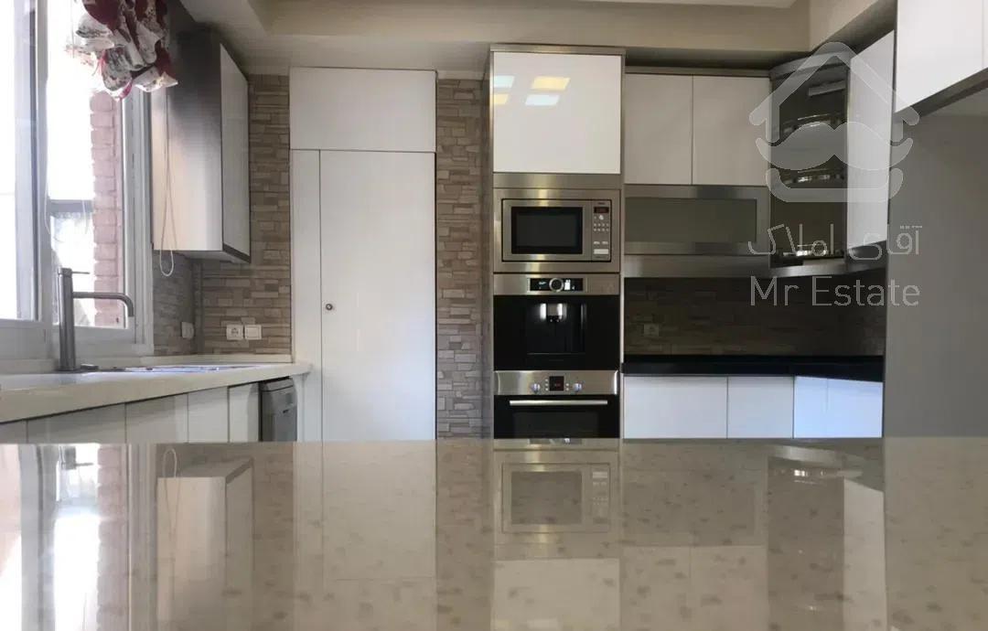 ۱۵۰ متر / استخر بازسازی شده / مشرف به باغ