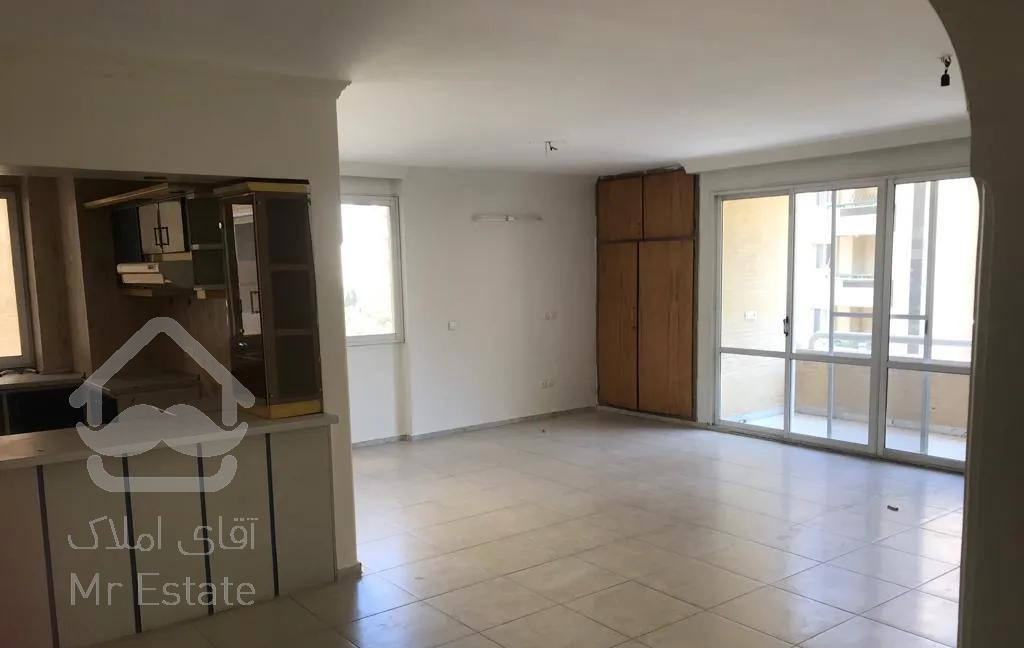 ۱۳۰ متری دو خوابه بر خیابان جی شیر(مشتاق)