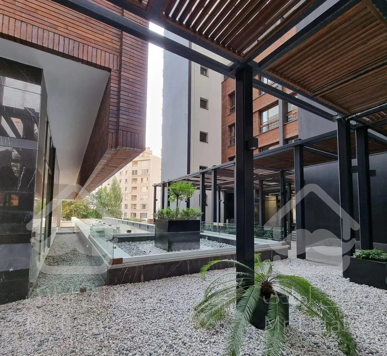 ۱۴۵ متر ازگل *برج اعیان نشین و اشرافی*