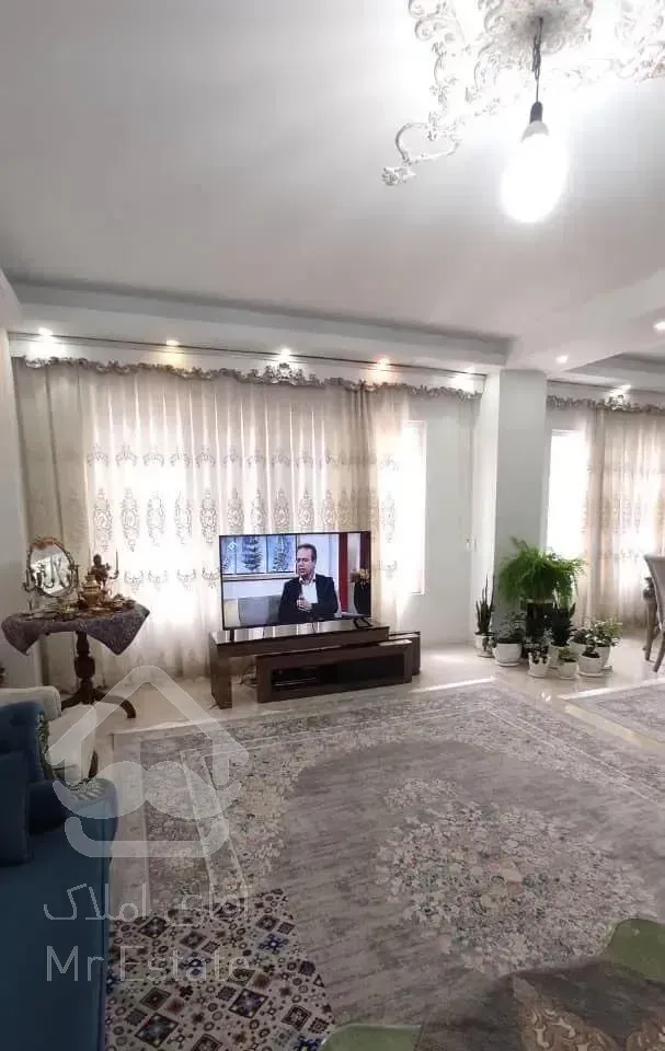 آپارتمان طبقه اول شهری خط کناره ساحل